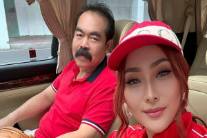 Pasangan seleriti Inul Daratista dan Adam Suseno