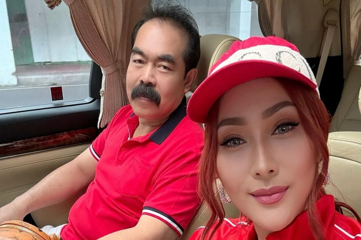 Pasangan seleriti Inul Daratista dan Adam Suseno