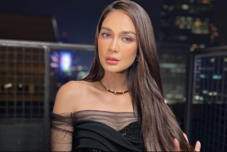 Luna Maya awet muda di usia 40-an tampil dengan rambut pendek modern dan kulit sehat bercahaya.